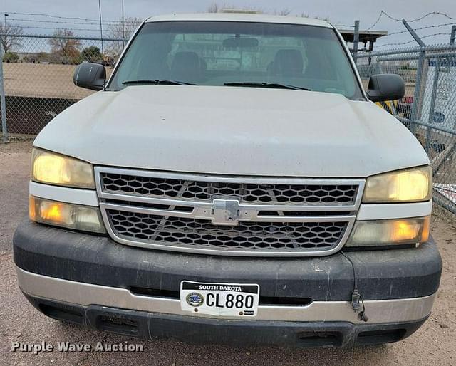 Image of Chevrolet 2500HD equipment image 1