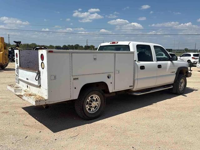 Image of Chevrolet 2500HD equipment image 3