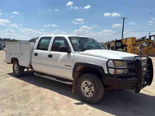 Image of Chevrolet 2500HD equipment image 2