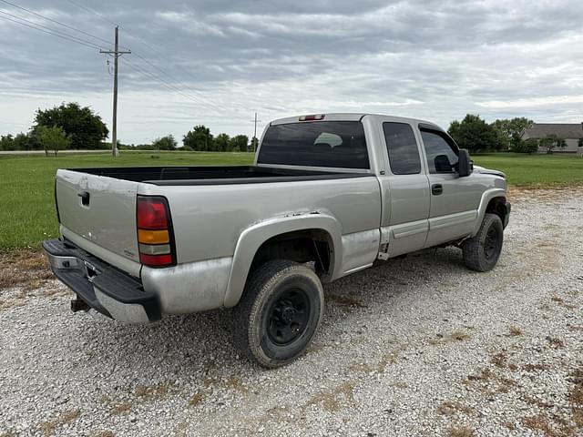 Image of Chevrolet 2500HD equipment image 4