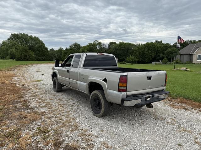 Image of Chevrolet 2500HD equipment image 3