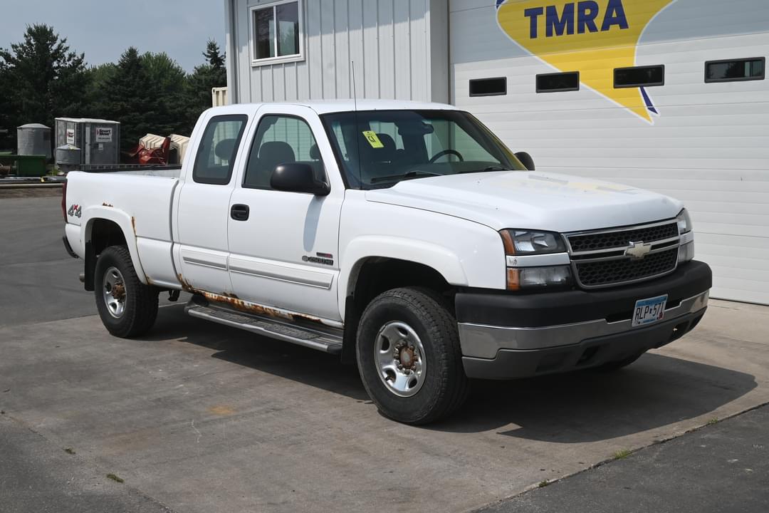 Image of Chevrolet 2500HD Primary image