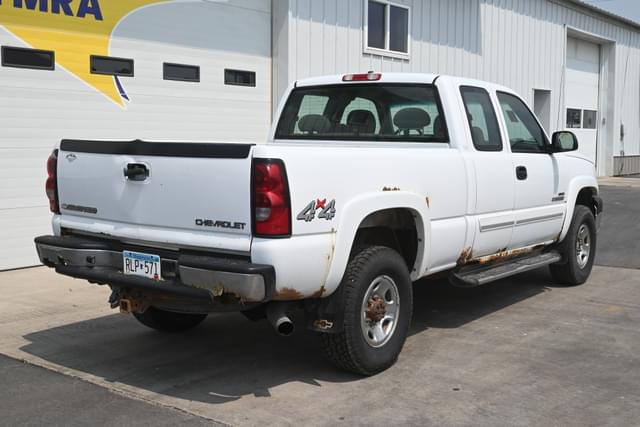 Image of Chevrolet 2500HD equipment image 2