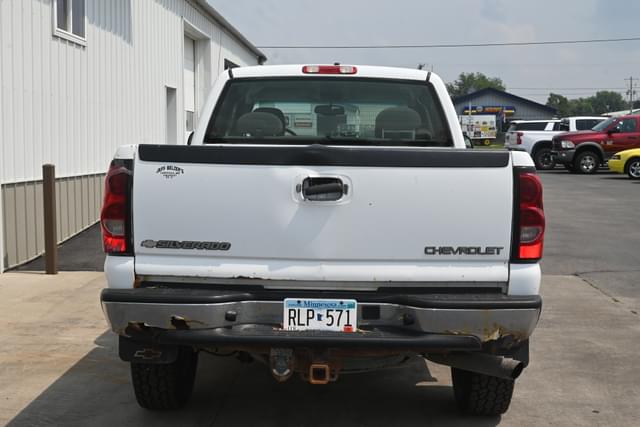 Image of Chevrolet 2500HD equipment image 3