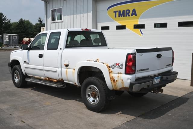Image of Chevrolet 2500HD equipment image 4