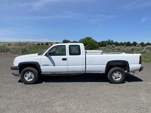 Image of Chevrolet 2500HD equipment image 1