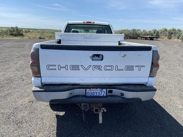 Image of Chevrolet 2500HD equipment image 3