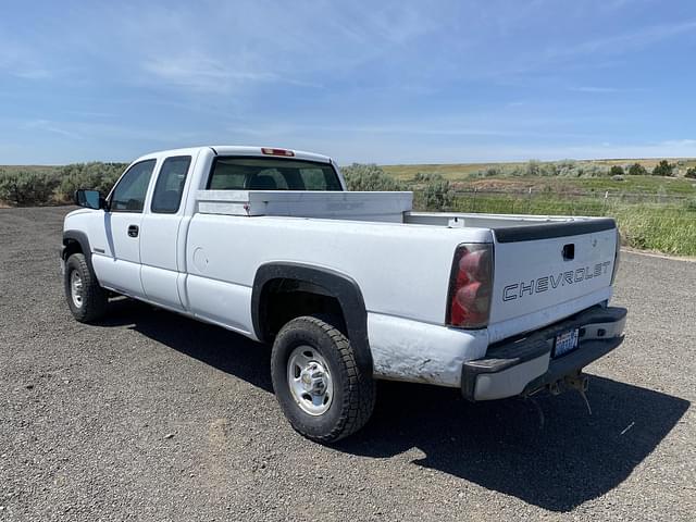 Image of Chevrolet 2500HD equipment image 2