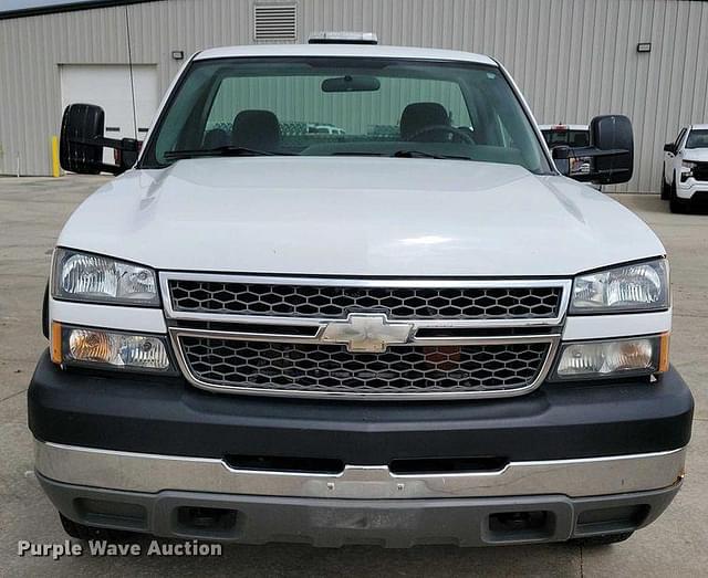 Image of Chevrolet 2500HD equipment image 1