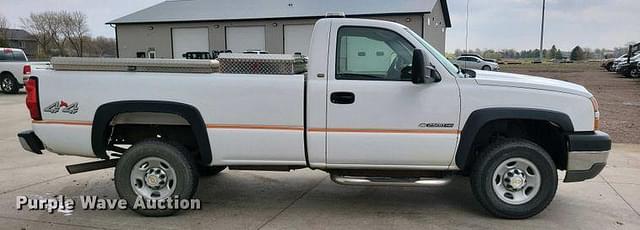 Image of Chevrolet 2500HD equipment image 3
