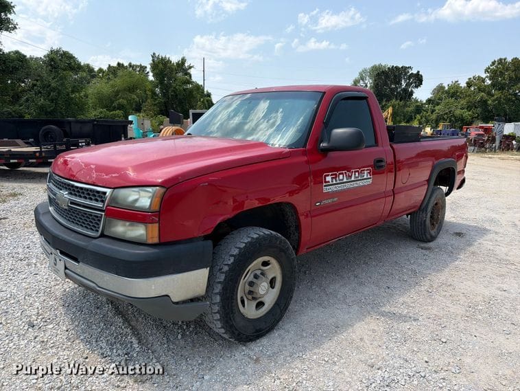 2005 Chevrolet 2500HD Equipment Image0