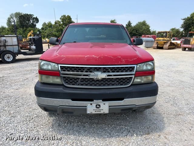Image of Chevrolet 2500HD equipment image 1