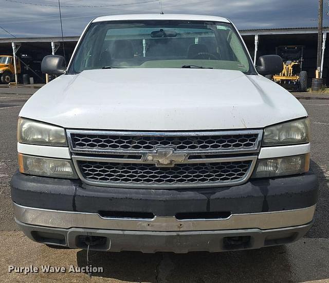 Image of Chevrolet 2500HD equipment image 1