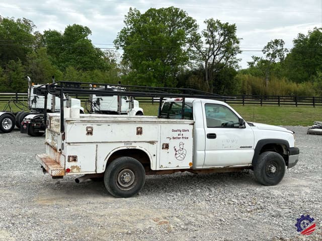 Image of Chevrolet 2500HD equipment image 3