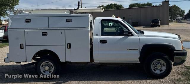 Image of Chevrolet 2500HD equipment image 3