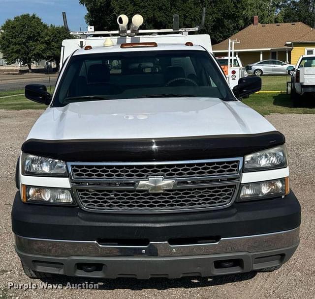 Image of Chevrolet 2500HD equipment image 1