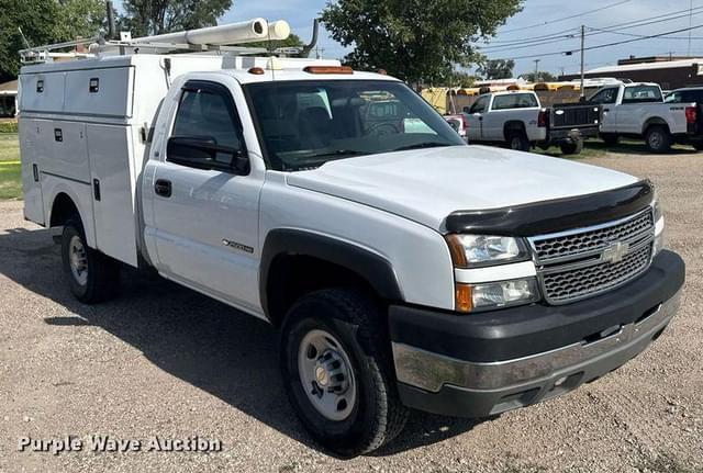 Image of Chevrolet 2500HD equipment image 2
