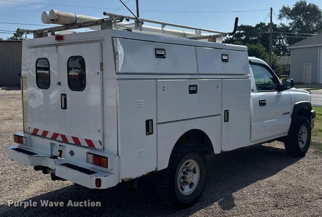 Image of Chevrolet 2500HD equipment image 4