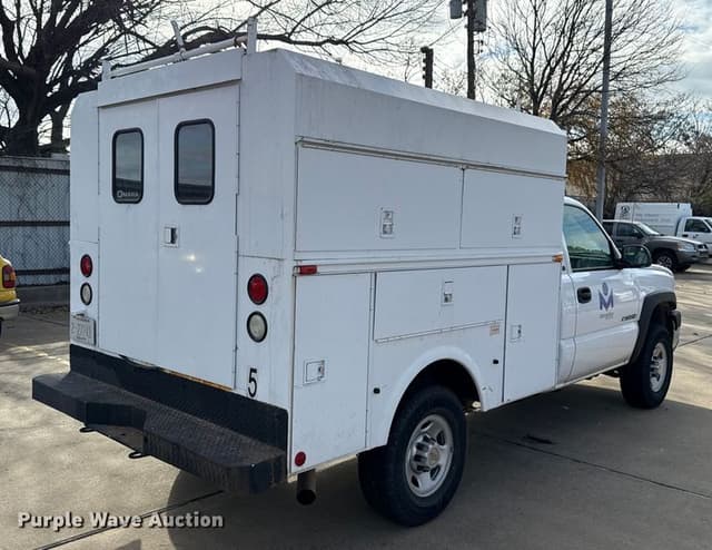 Image of Chevrolet 2500HD equipment image 4