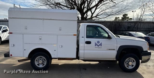 Image of Chevrolet 2500HD equipment image 3