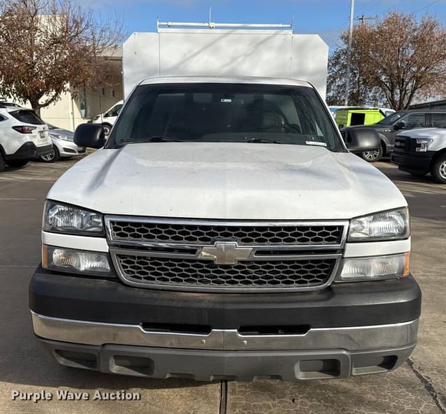 Image of Chevrolet 2500HD equipment image 1
