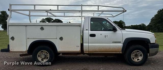 Image of Chevrolet 2500HD equipment image 3