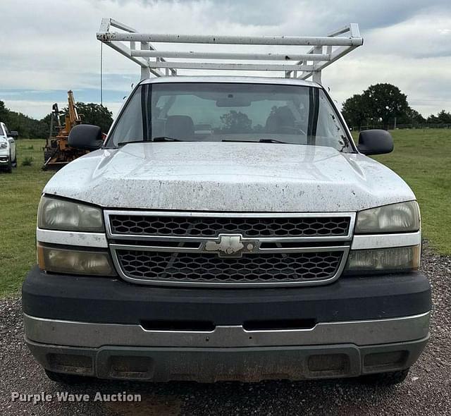 Image of Chevrolet 2500HD equipment image 1