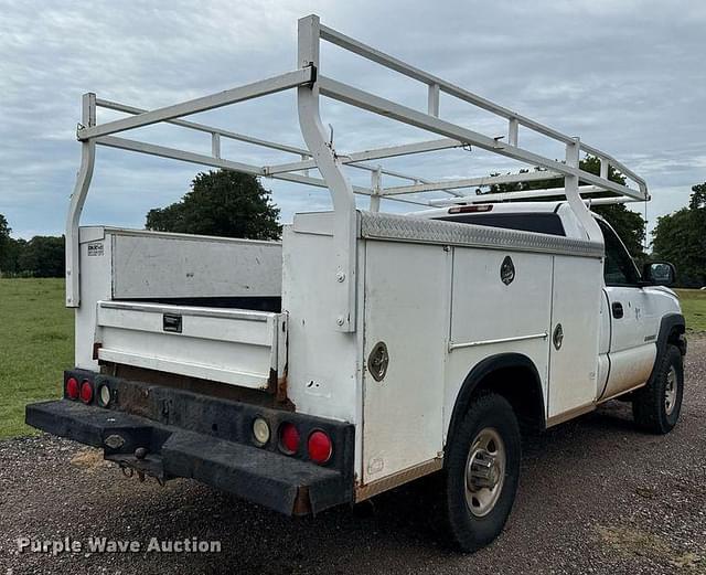 Image of Chevrolet 2500HD equipment image 4