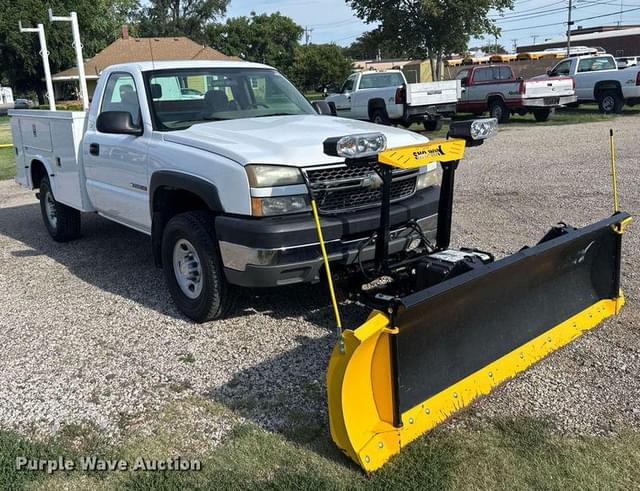 Image of Chevrolet 2500HD equipment image 2