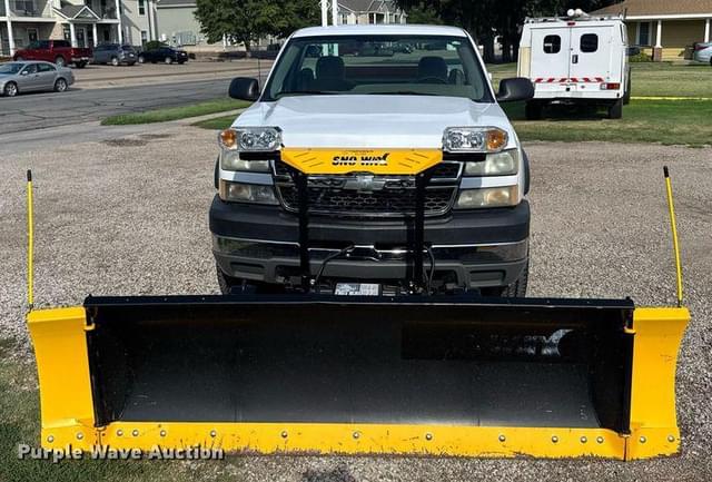 Image of Chevrolet 2500HD equipment image 1