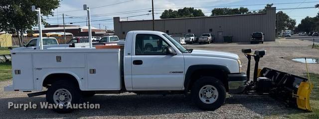 Image of Chevrolet 2500HD equipment image 3