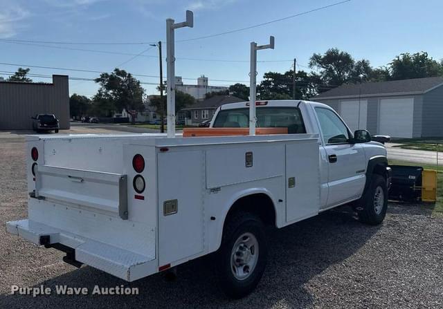Image of Chevrolet 2500HD equipment image 4