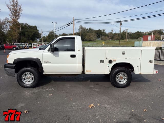 Image of Chevrolet 3500 equipment image 2