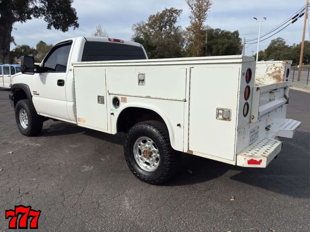 Image of Chevrolet 3500 equipment image 3