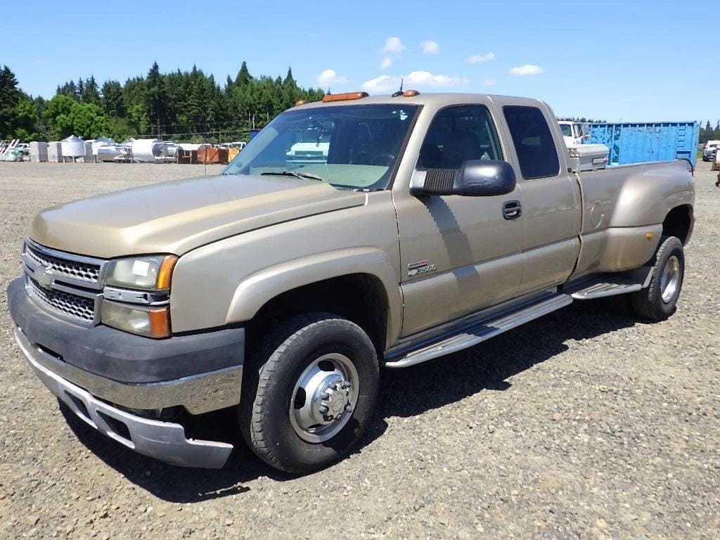 2005 Chevrolet 3500 Equipment Image0