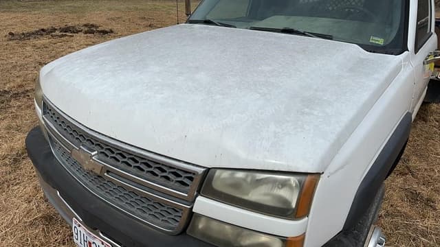 Image of Chevrolet 3500 equipment image 3