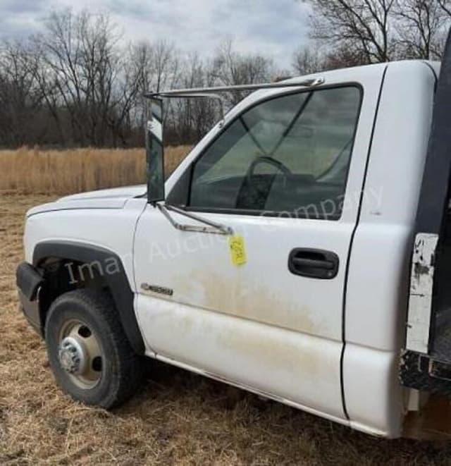 Image of Chevrolet 3500 equipment image 4