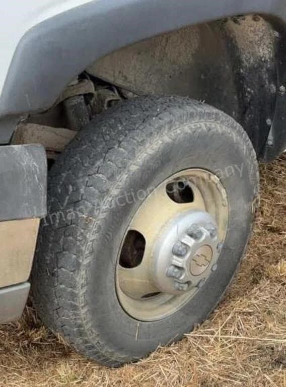 Image of Chevrolet 3500 equipment image 1