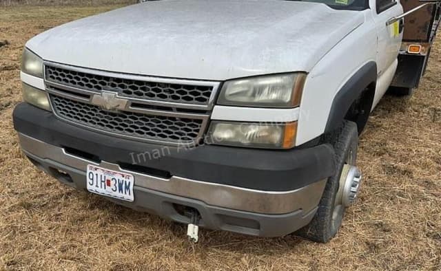 Image of Chevrolet 3500 equipment image 2