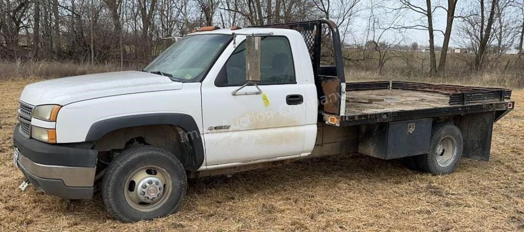 2005 Chevrolet 3500 Equipment Image0