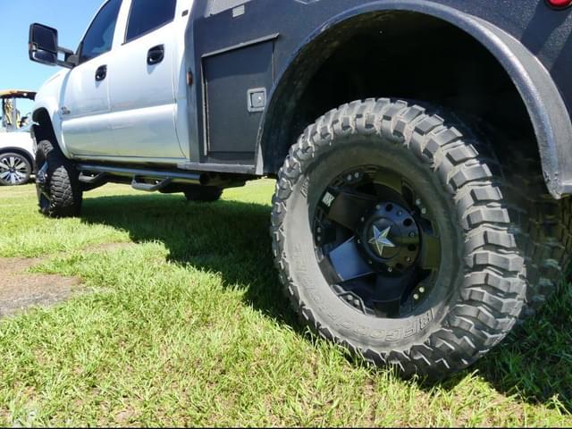 Image of Chevrolet 3500 equipment image 4