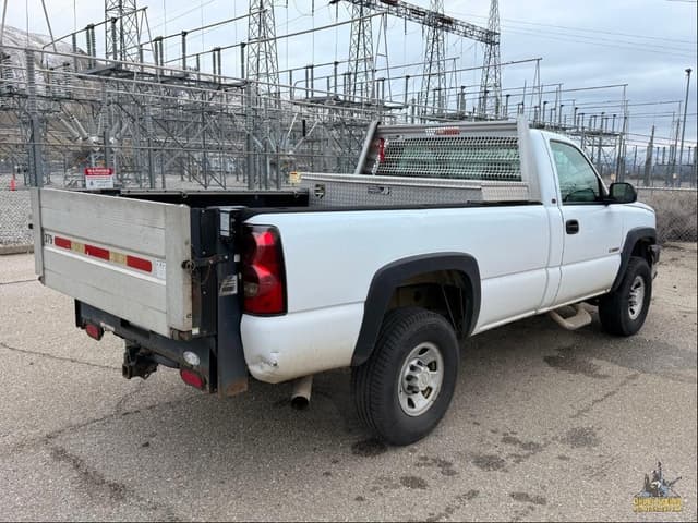 Image of Chevrolet 3500 equipment image 4