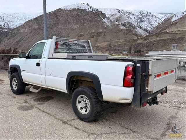 Image of Chevrolet 3500 equipment image 2