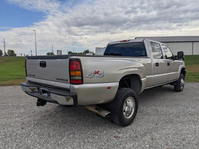 Image of Chevrolet 3500 equipment image 4