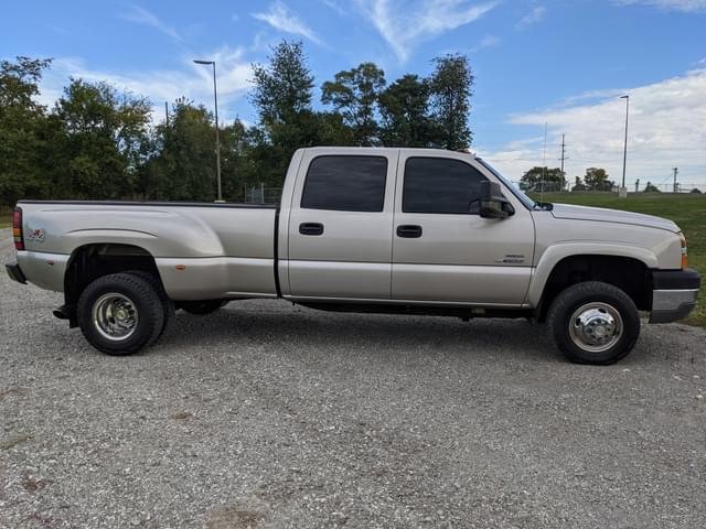 Image of Chevrolet 3500 equipment image 3