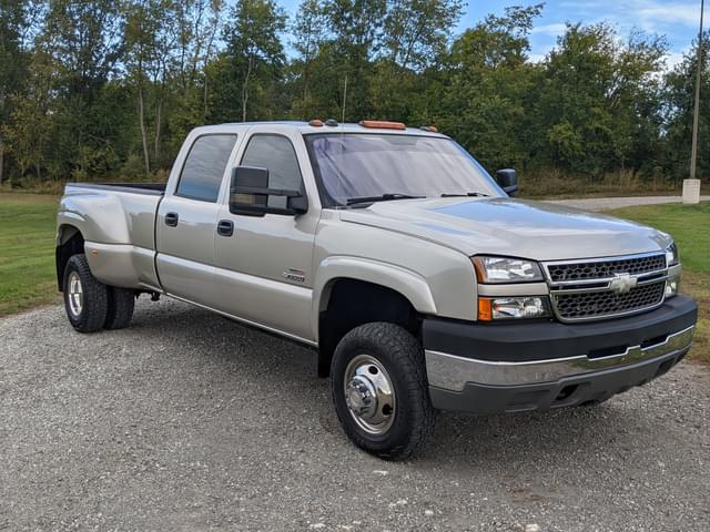 Image of Chevrolet 3500 equipment image 2