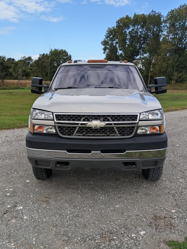Image of Chevrolet 3500 equipment image 1