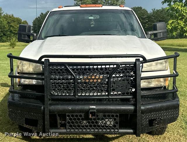 Image of Chevrolet 3500 equipment image 1