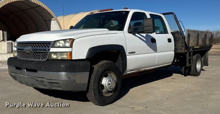 2005 Chevrolet 3500 Equipment Image0