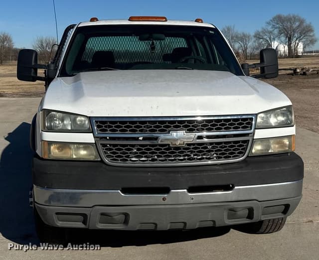 Image of Chevrolet 3500 equipment image 1